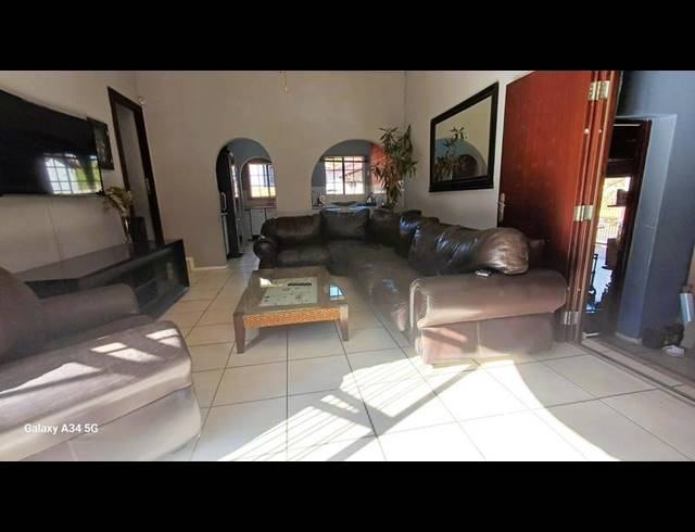 4 BEDROOM HOUSE FOR SALE IN COUNTRY VIEW